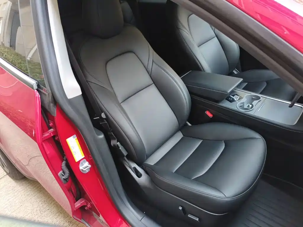 Tesla Model Y — миниатюра 25