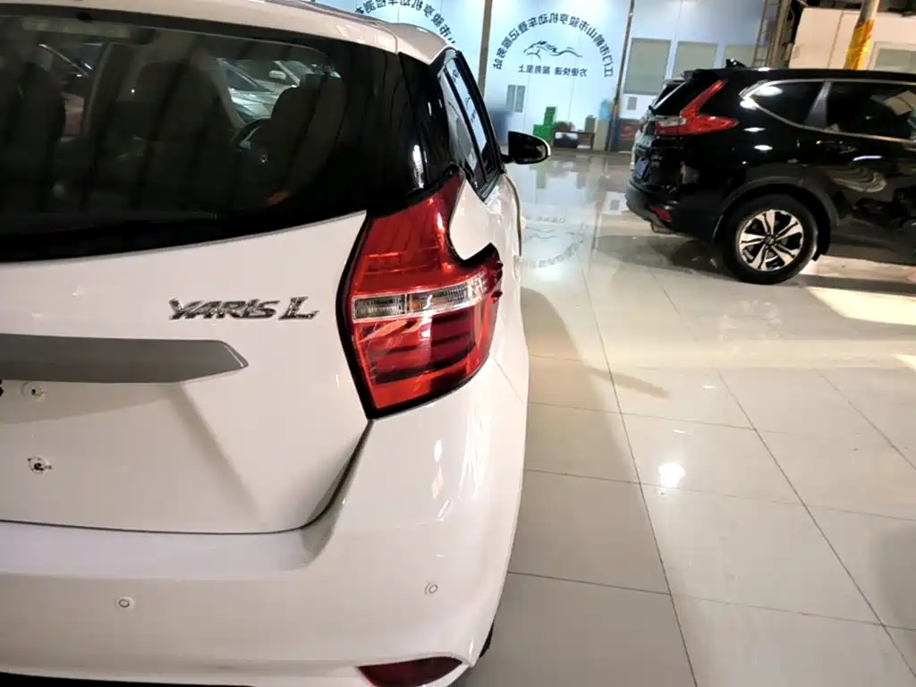 Toyota Yaris L — миниатюра 8