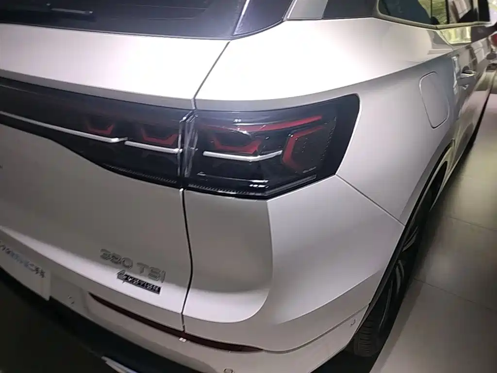 Volkswagen Tavendor 2023 380TSI R-Line