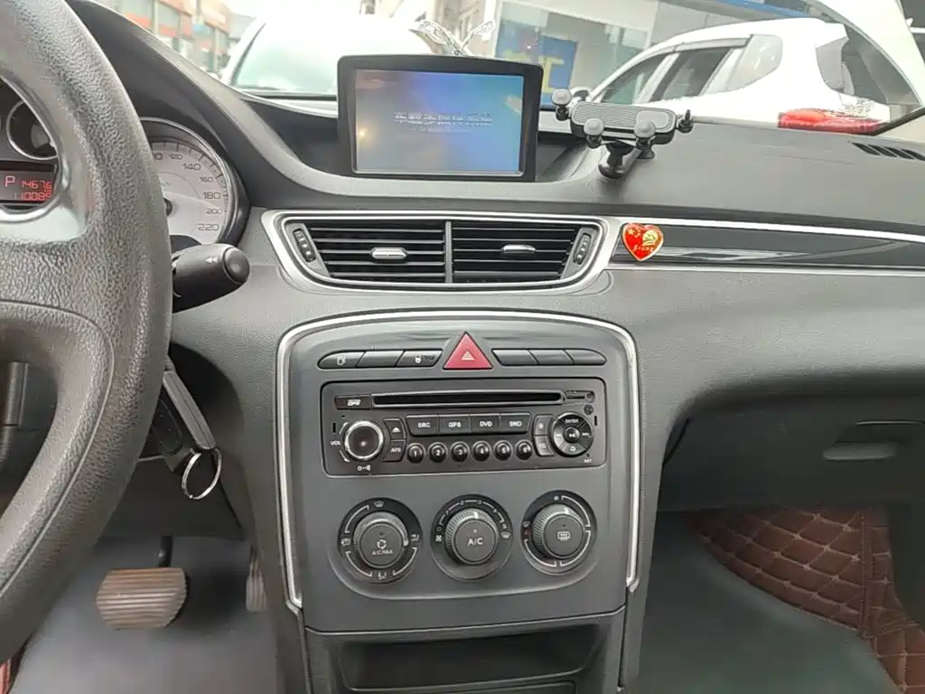 Peugeot 308 — миниатюра 13