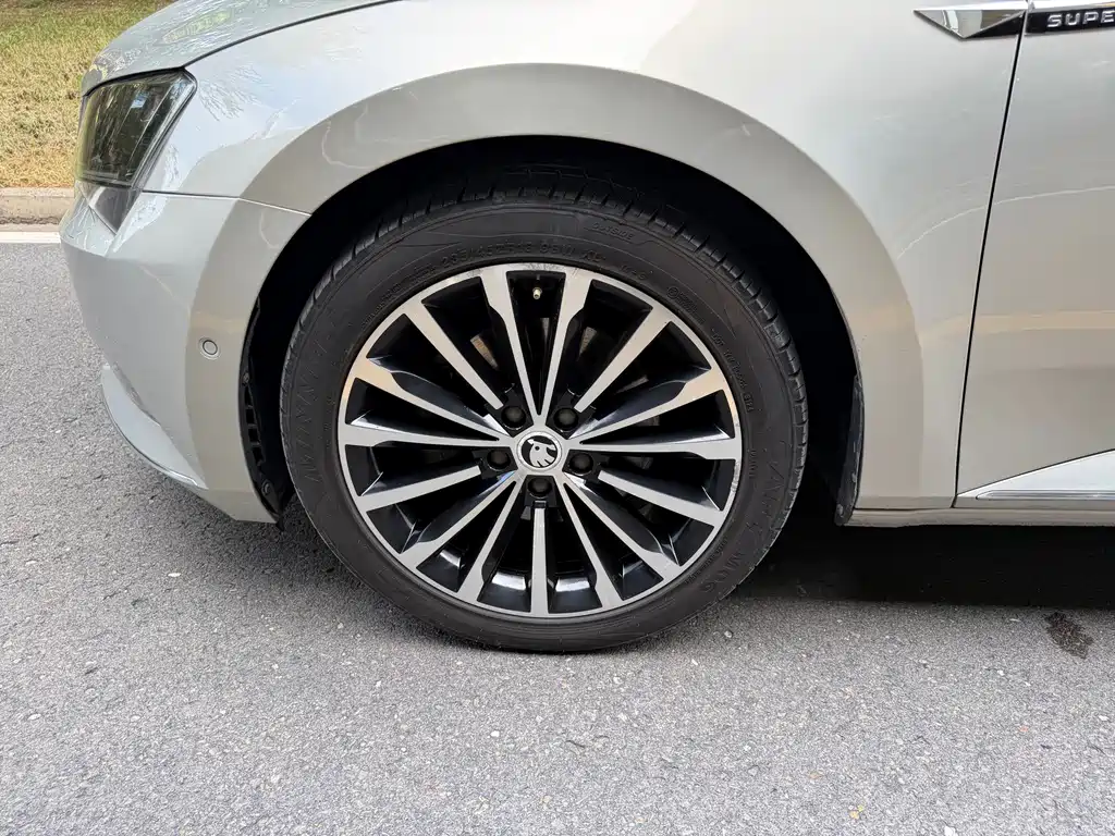 Skoda Superb — миниатюра 17