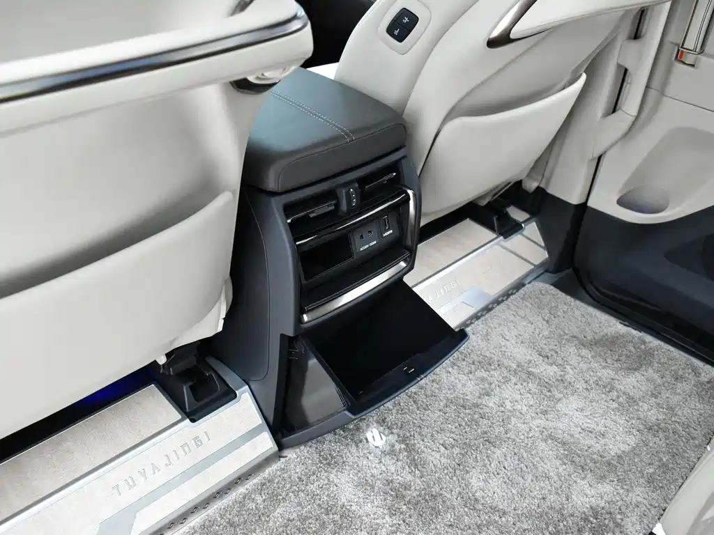 Toyota Alphard — миниатюра 25