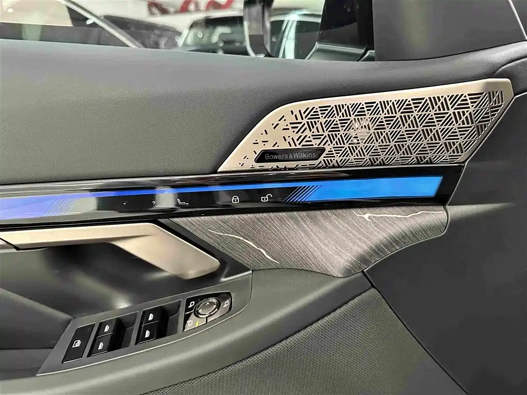 BMW 5 Series — миниатюра 21