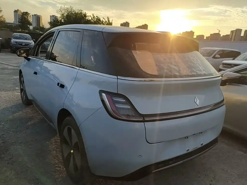 Baojun Yunduo — миниатюра 5