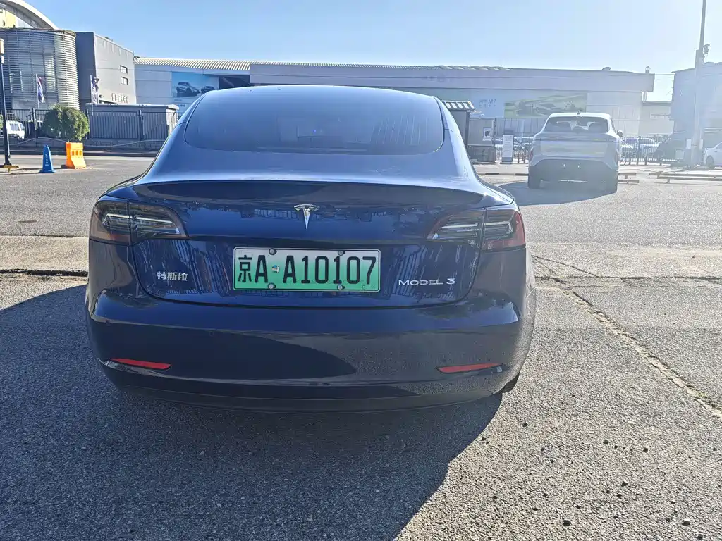 Tesla Model 3 — миниатюра 6