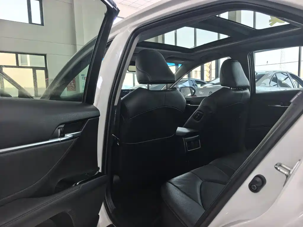 Toyota Camry 2023 2.5G Luxury