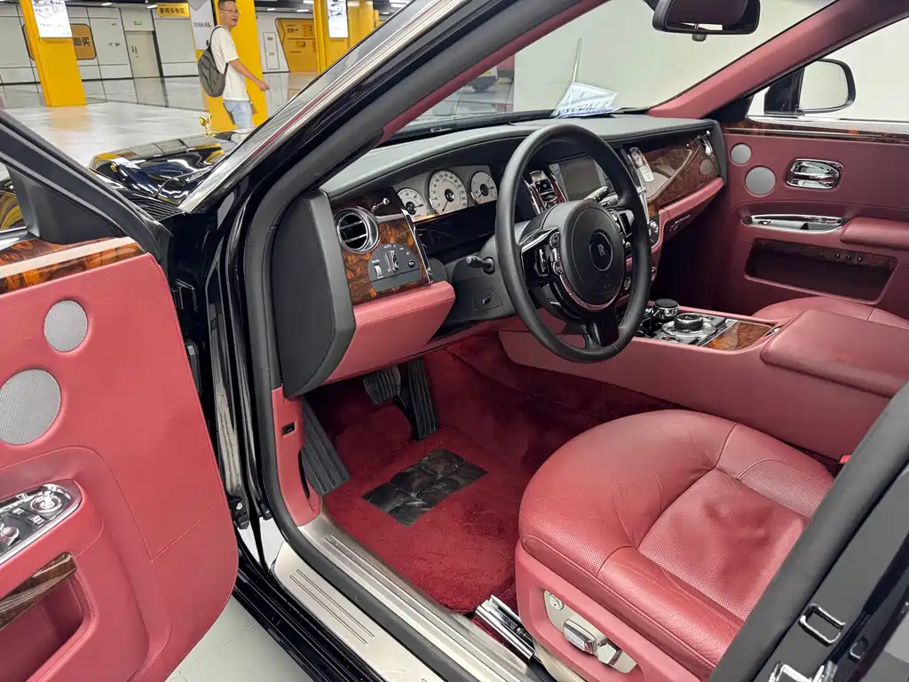 Rolls-Royce Ghost — миниатюра 4