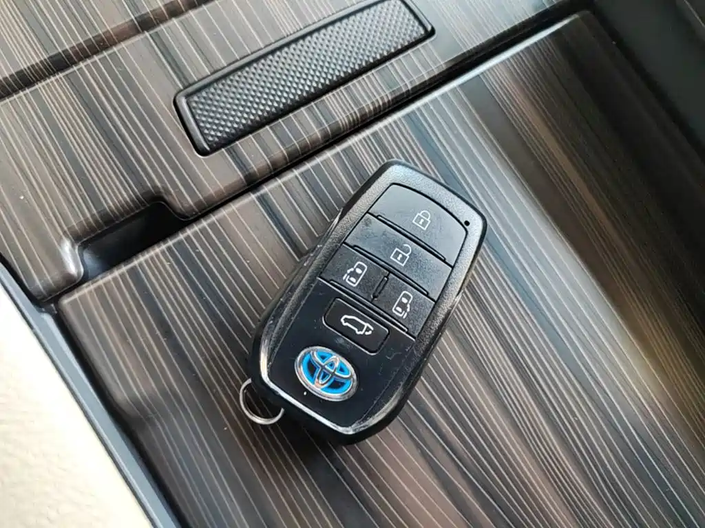 Toyota Granvia — миниатюра 9