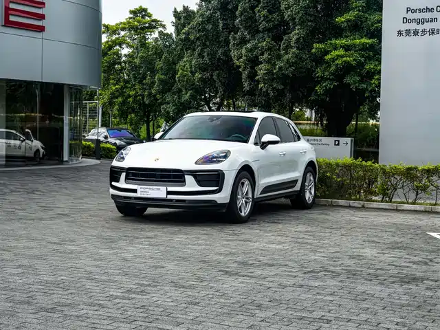 2025 Porsche Macan