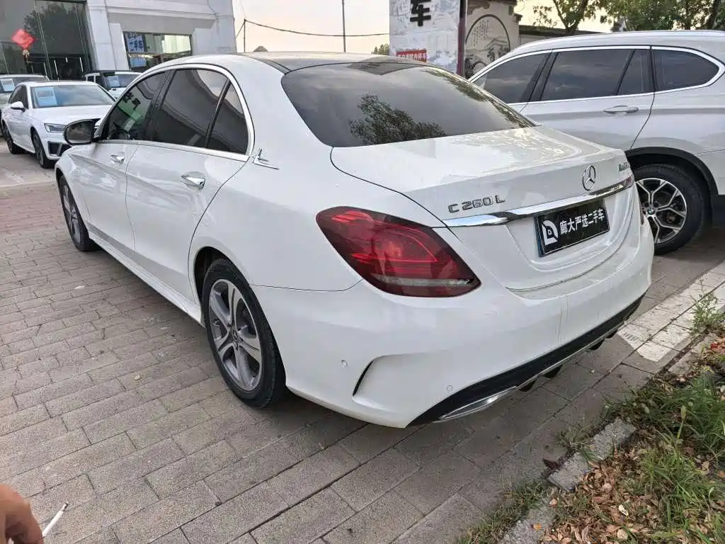 Mercedes-Benz C-Class — миниатюра 6