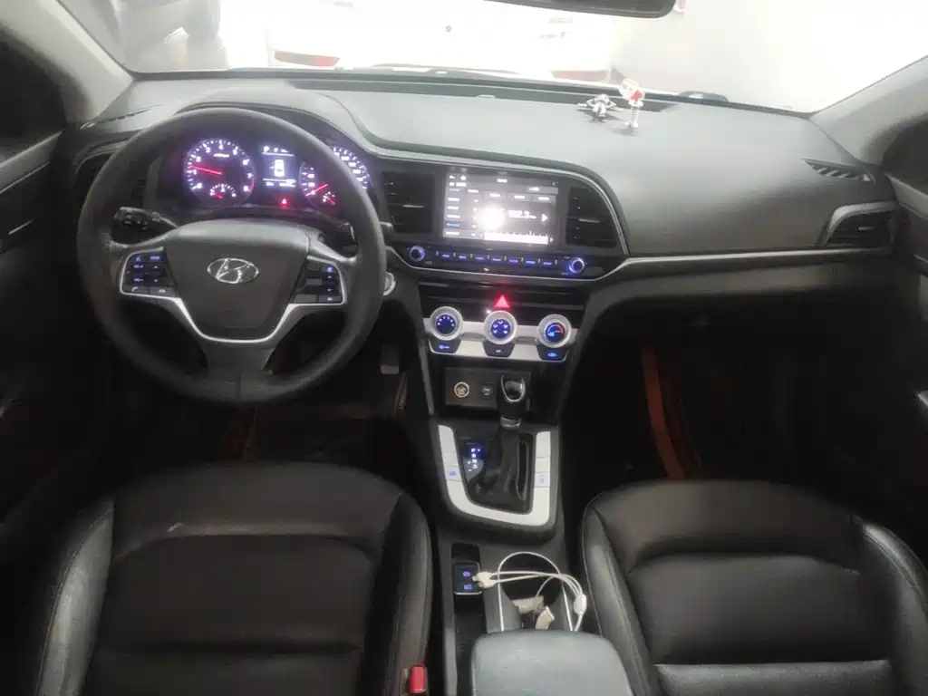Hyundai Elantra — миниатюра 10