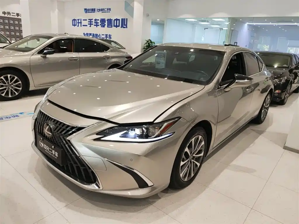 Lexus ES 2022