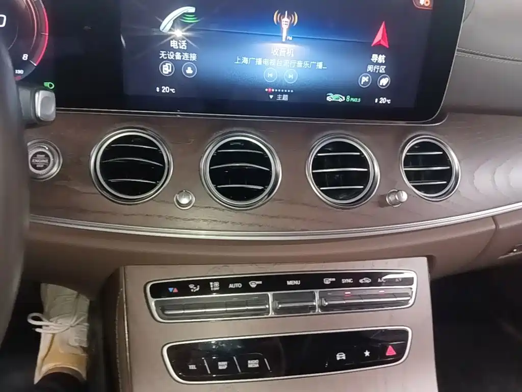 Mercedes-Benz E-Class — миниатюра 13
