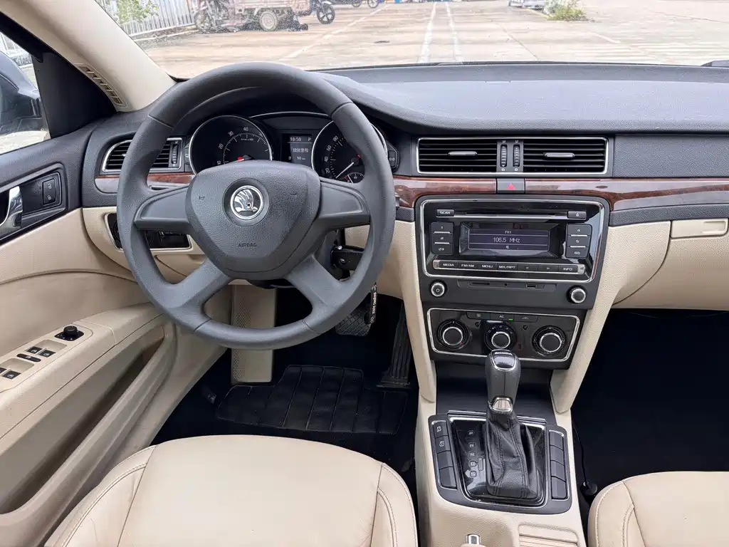 Skoda Superb — миниатюра 10