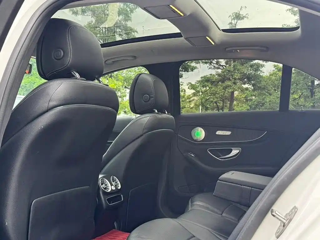 Mercedes-Benz C-Class — миниатюра 6