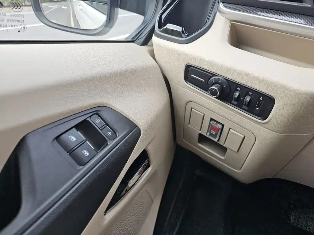 MAXUS 新途EV90 — миниатюра 17