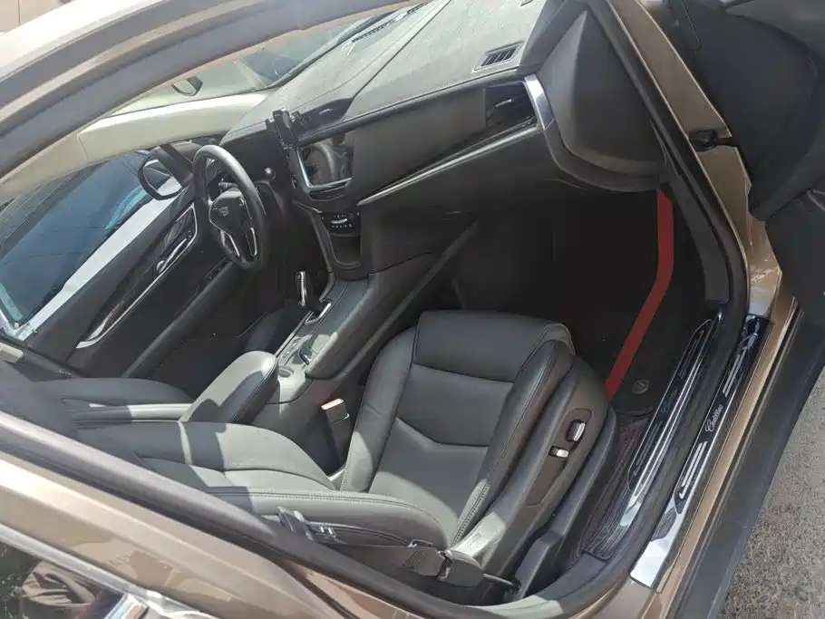 Cadillac XT5 — миниатюра 8
