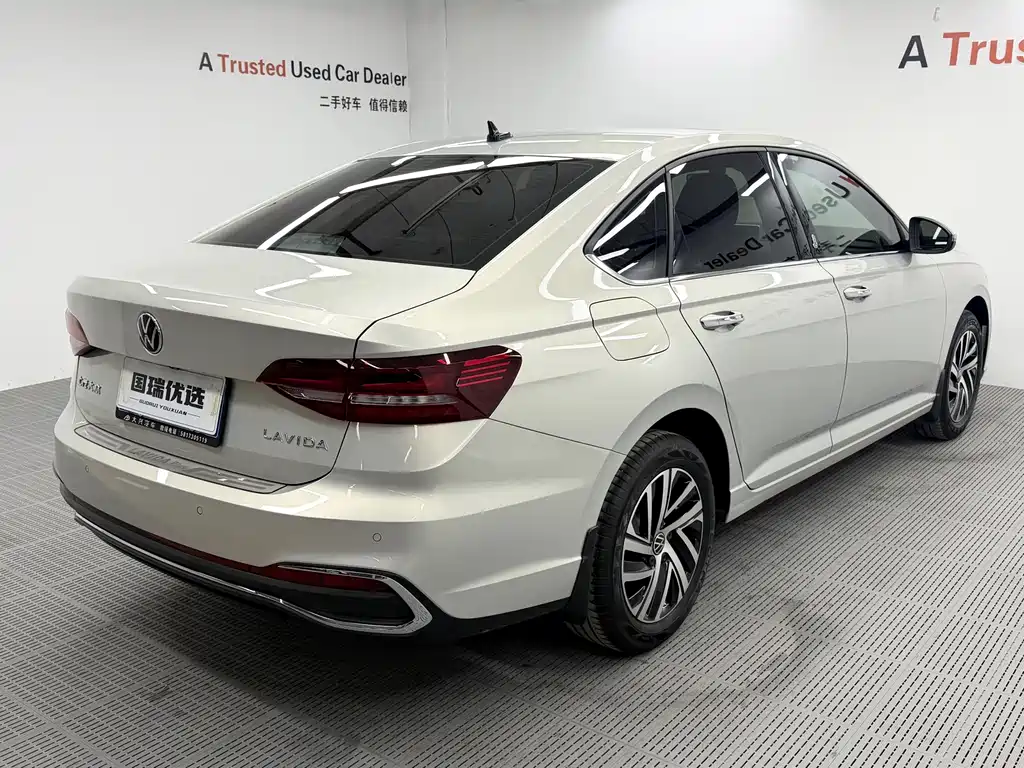 Volkswagen Lavida — миниатюра 5