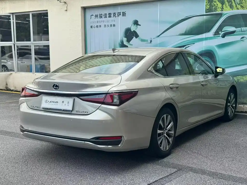 Lexus ES — миниатюра 9