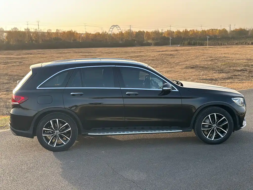 MERCEDES-BENZ GLC