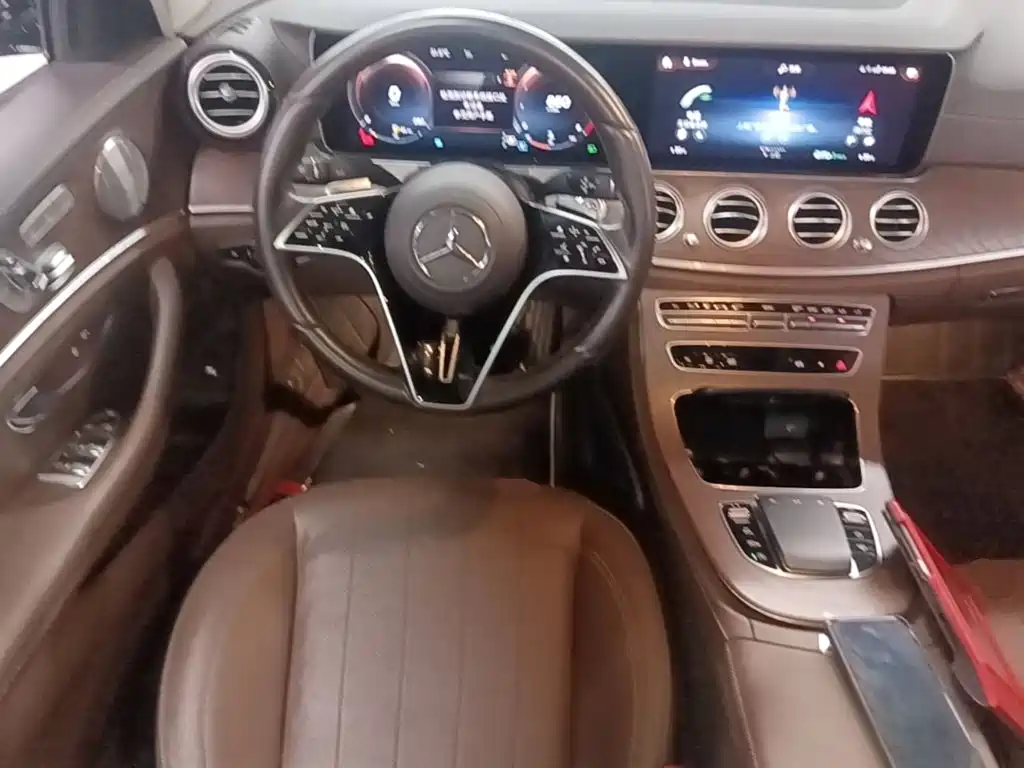 Mercedes-Benz E-Class — миниатюра 10