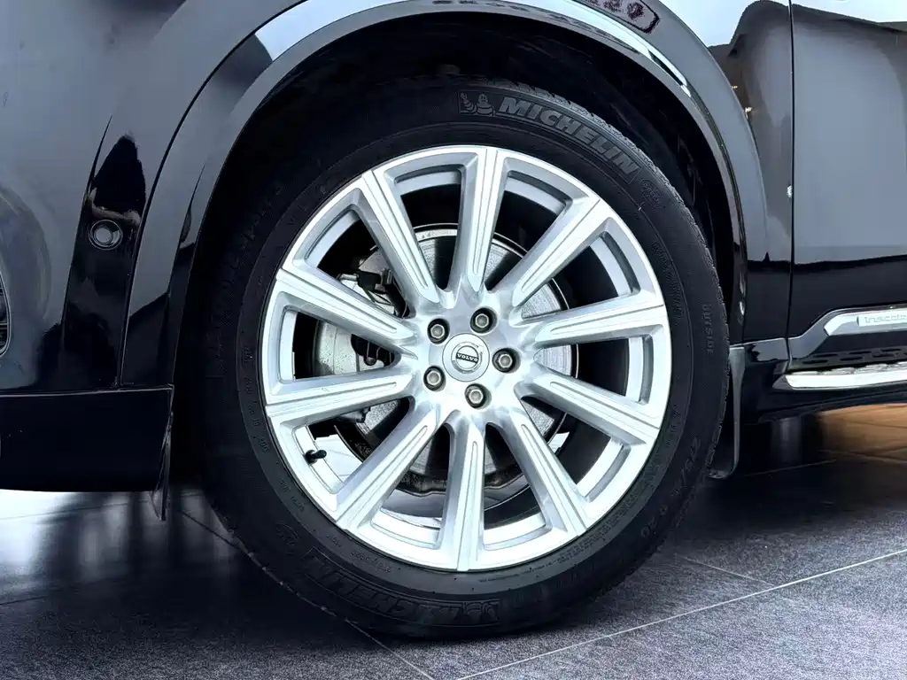 Volvo XC90 — миниатюра 10