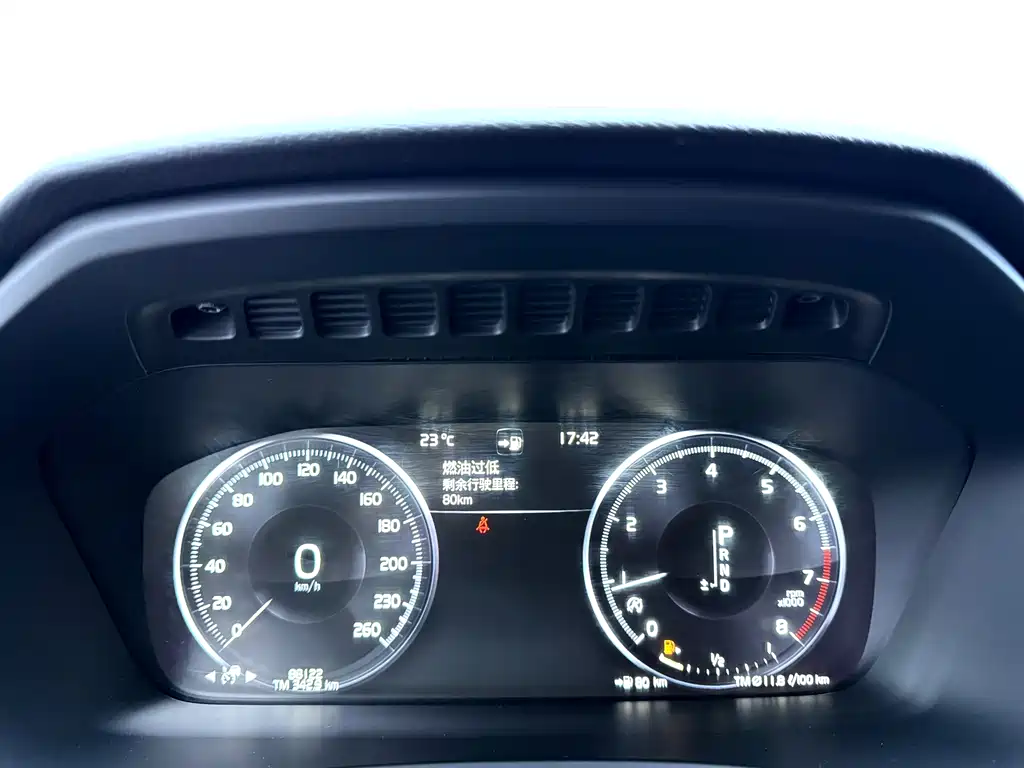 Volvo XC90 — миниатюра 23