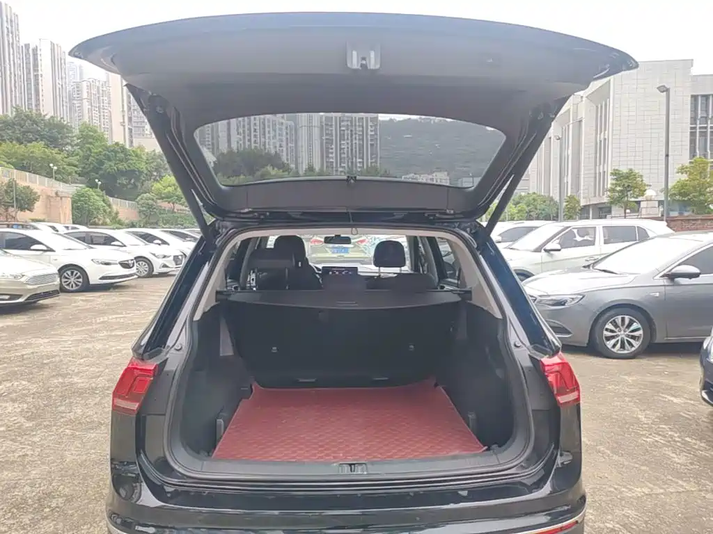 Volkswagen Tiguan L — миниатюра 19