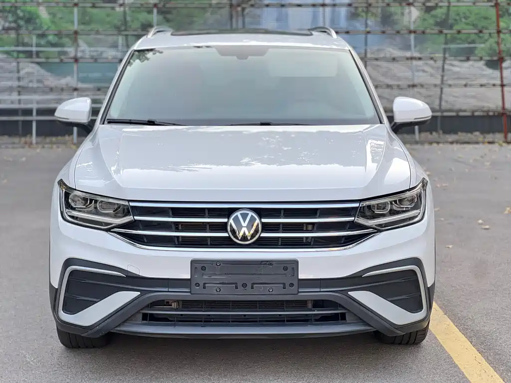 Volkswagen Tiguan L — миниатюра 2