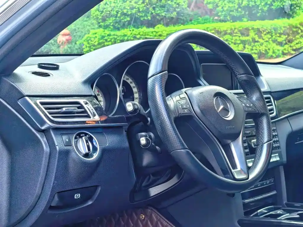 Mercedes-Benz E-Class — миниатюра 9