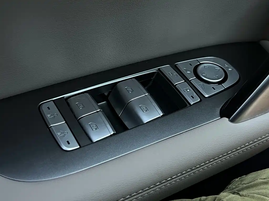 BYD Tang New Energy — миниатюра 12