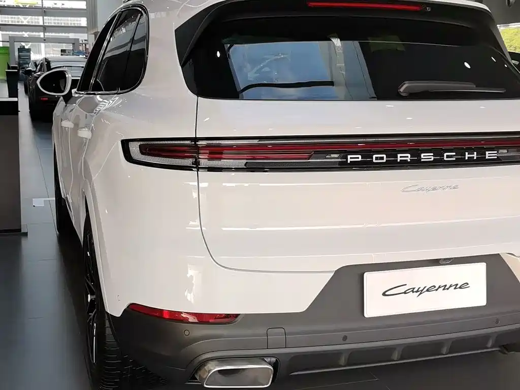 Porsche Cayenne — миниатюра 13