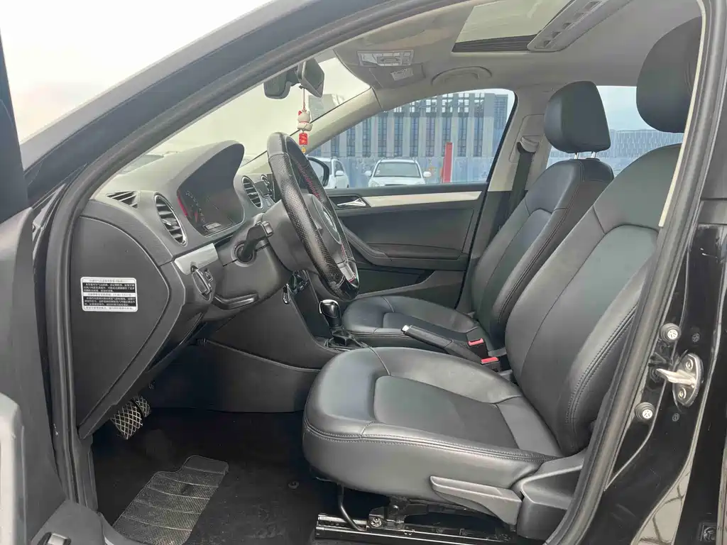 Volkswagen Jetta — миниатюра 7