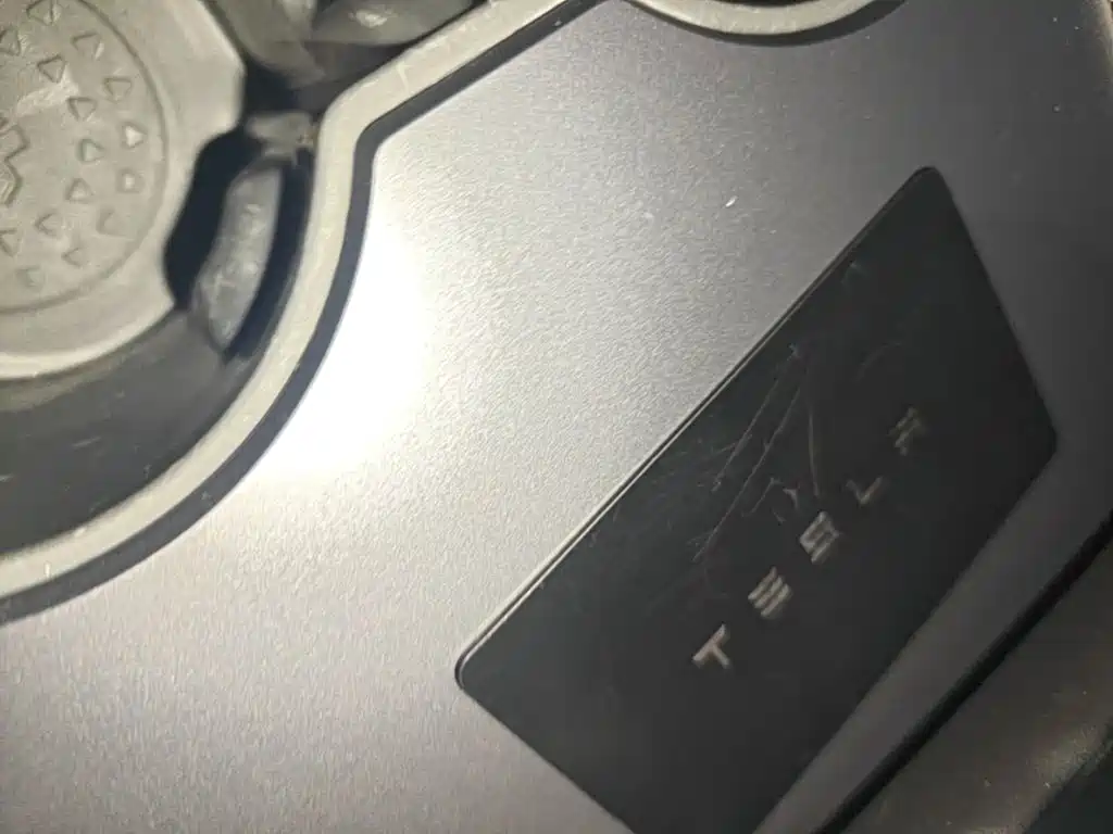 Tesla Model Y — миниатюра 9