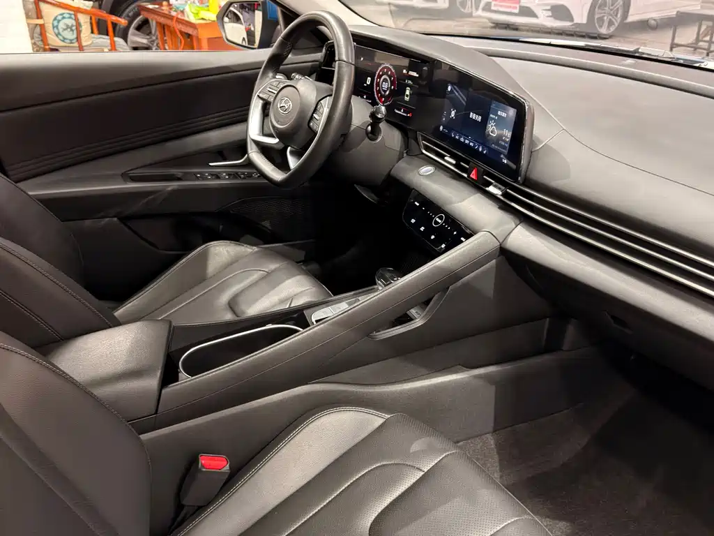 Hyundai Elantra — миниатюра 23