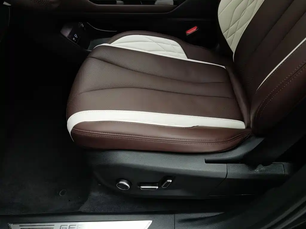 Geely Xingyue L — миниатюра 20