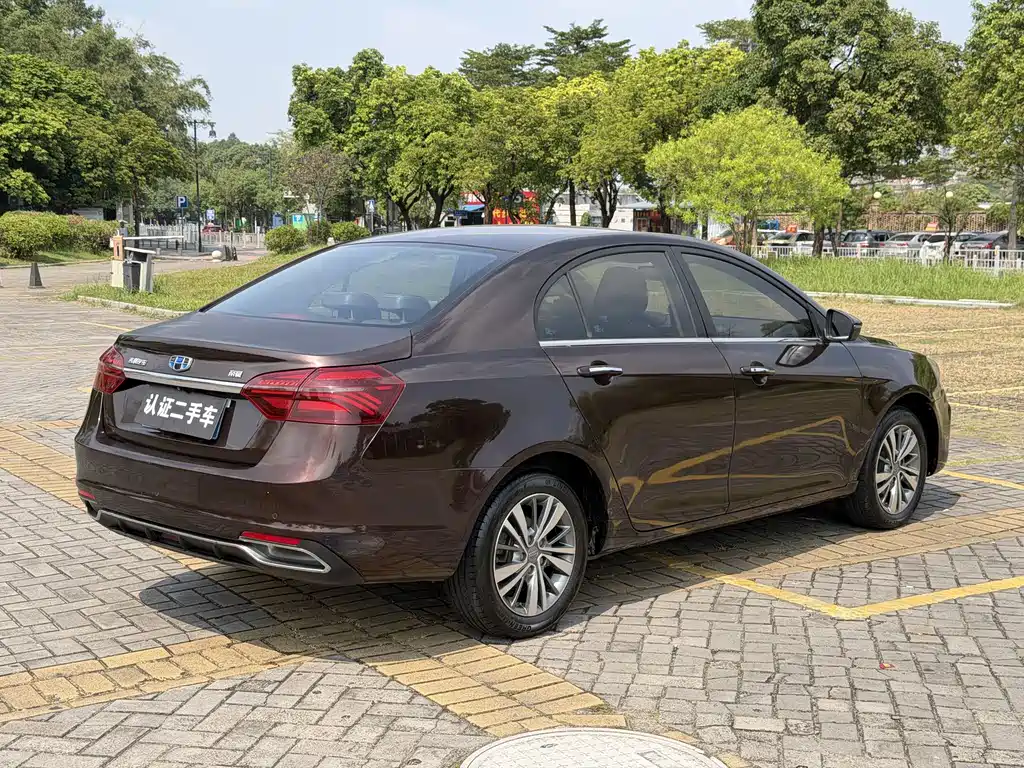 Geely Emgrand — миниатюра 12