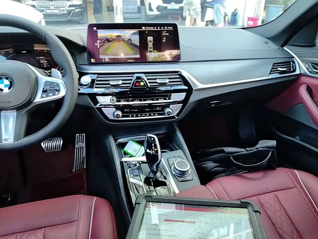 BMW 5 Series — миниатюра 13