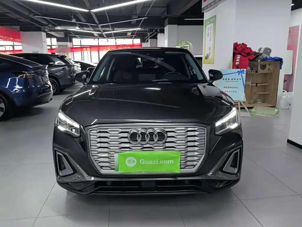 Audi Q2L e-tron — миниатюра 3