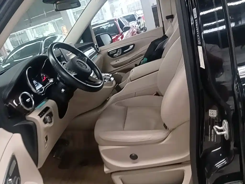 Mercedes-Benz V-Class — миниатюра 15