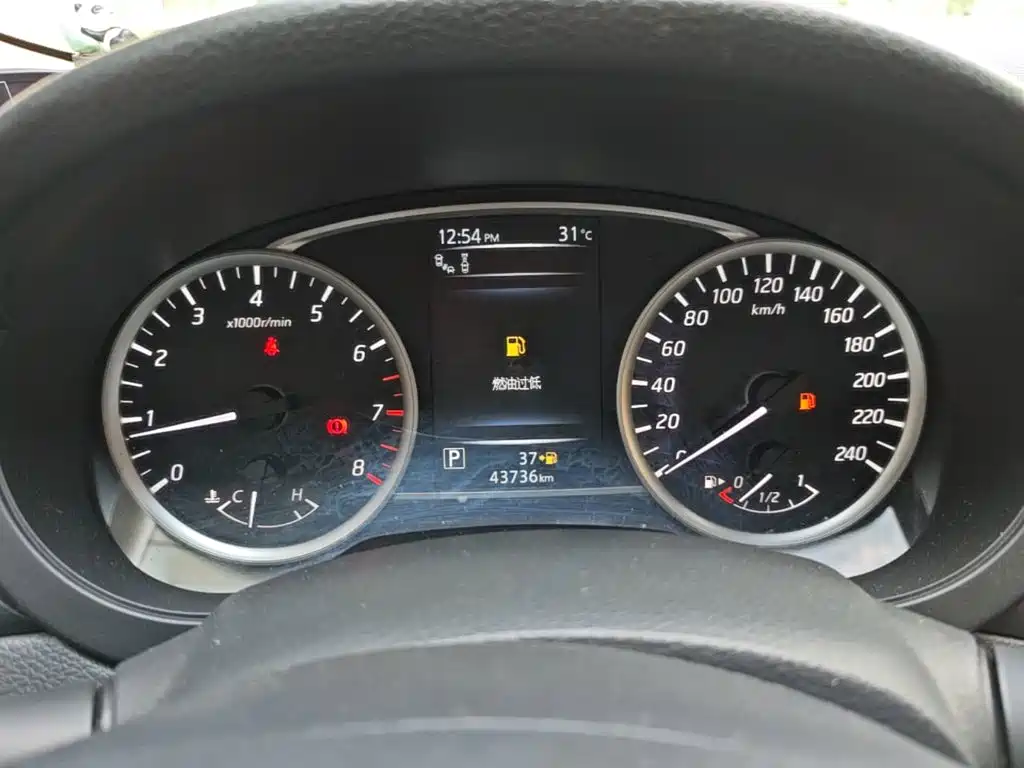 Nissan Tiida — миниатюра 12
