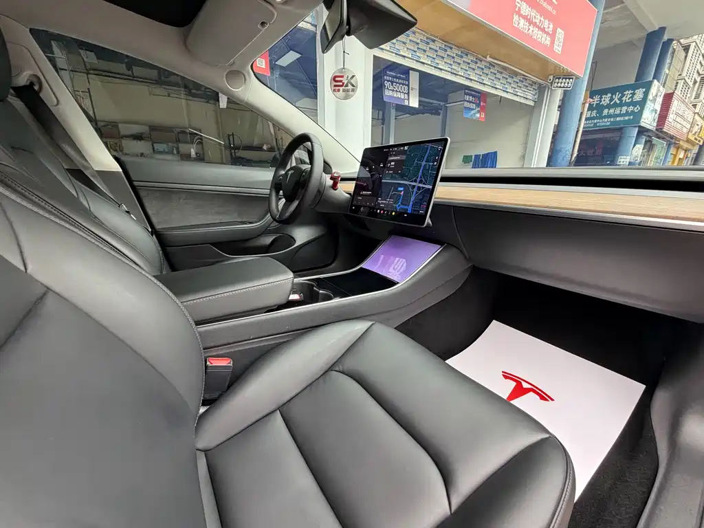 Tesla Model 3 — миниатюра 10