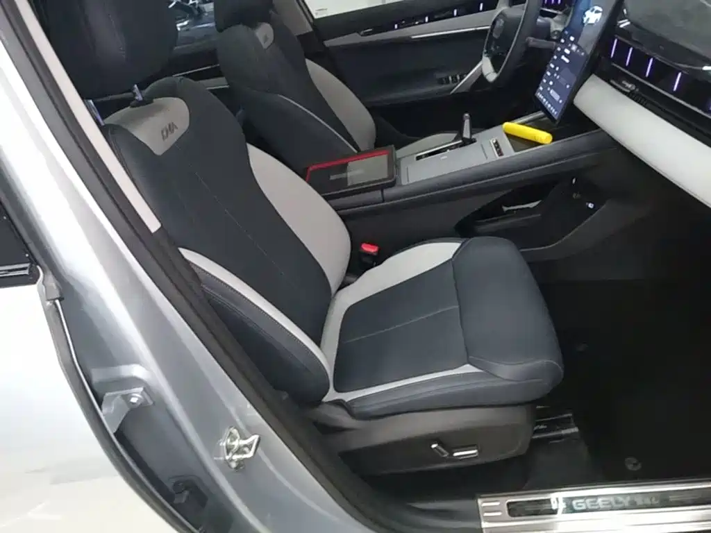 Geely Boyue L — миниатюра 25