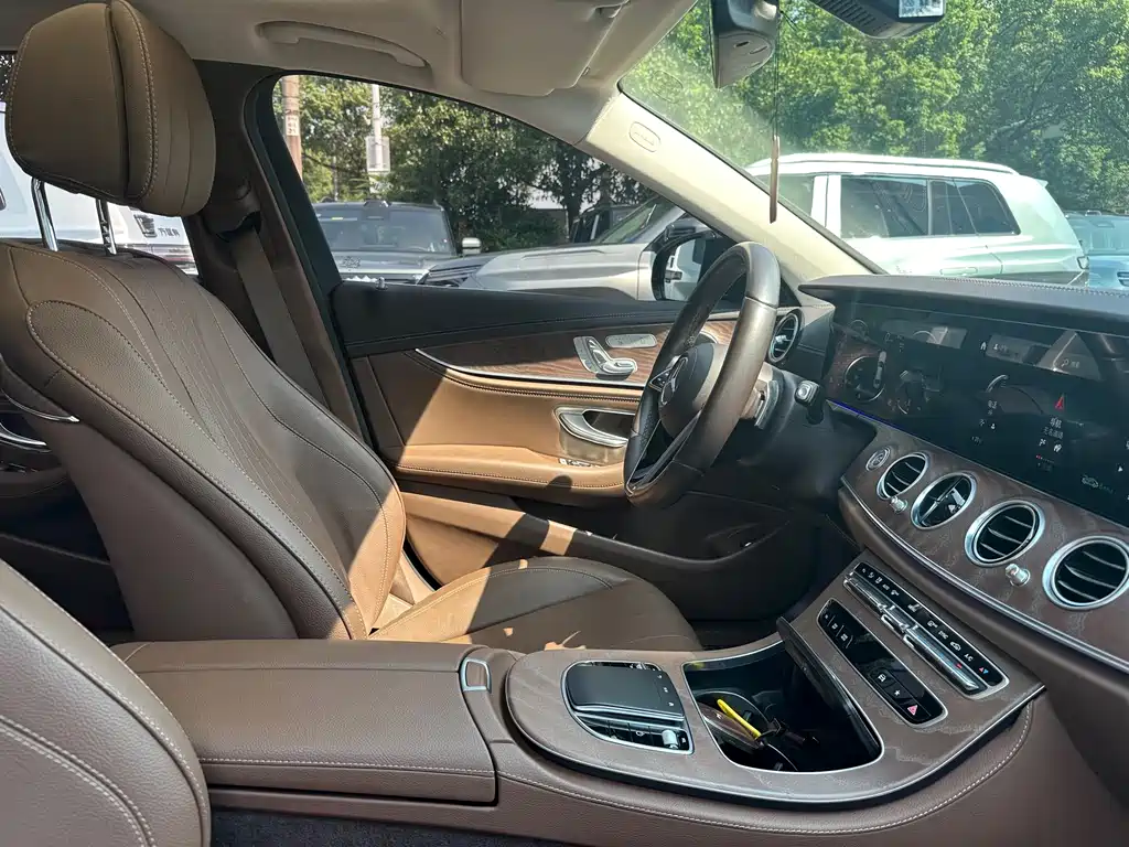 Mercedes-Benz E-Class — миниатюра 12