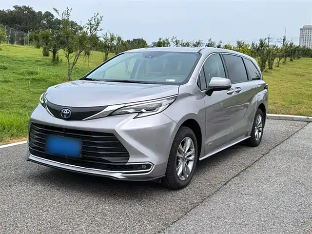 TOYOTA SIENNA 2024