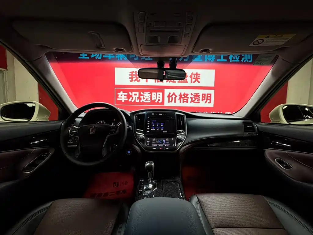 Toyota Crown — миниатюра 7