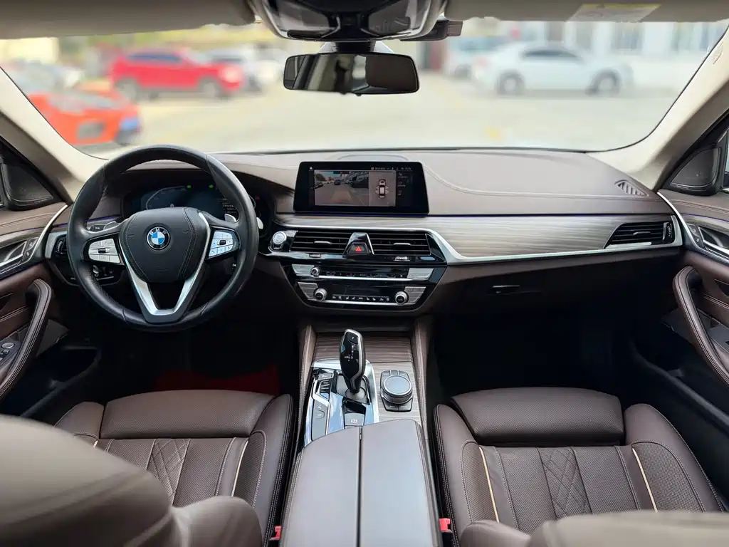 BMW 5 Series — миниатюра 12