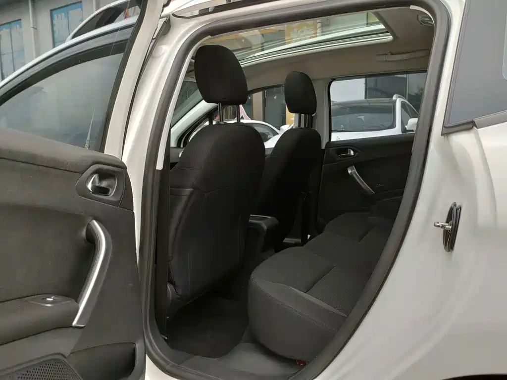 Peugeot 2008 — миниатюра 19