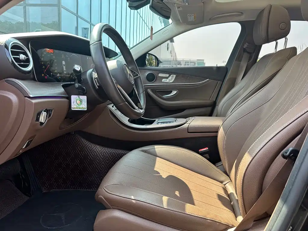 Mercedes-Benz E-Class — миниатюра 5
