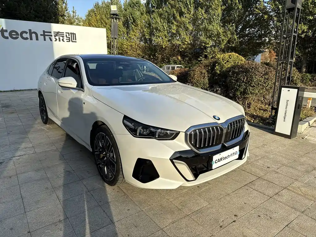 BMW 5 Series — миниатюра 3